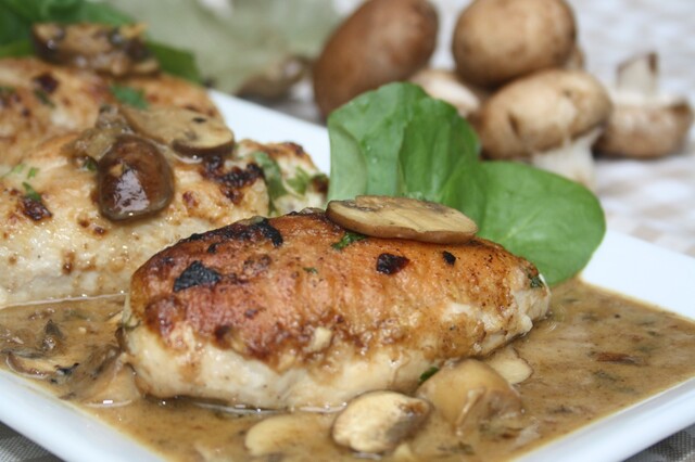 Another Great Night at Chef Hangout - Pan Seared Chicken Breasts in a Creamy Mushroom Sauce