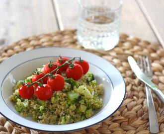 Quinoa salade met broccoli, courgette en cherrytomaatjes