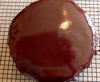 Chocolate ganache icing for cakes