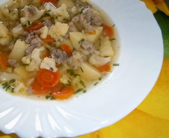 Zeleninová polievka s pečeňovými haluškami