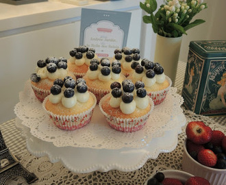 藍莓杯子蛋糕 blueberry cupcake with cream cheese frosting