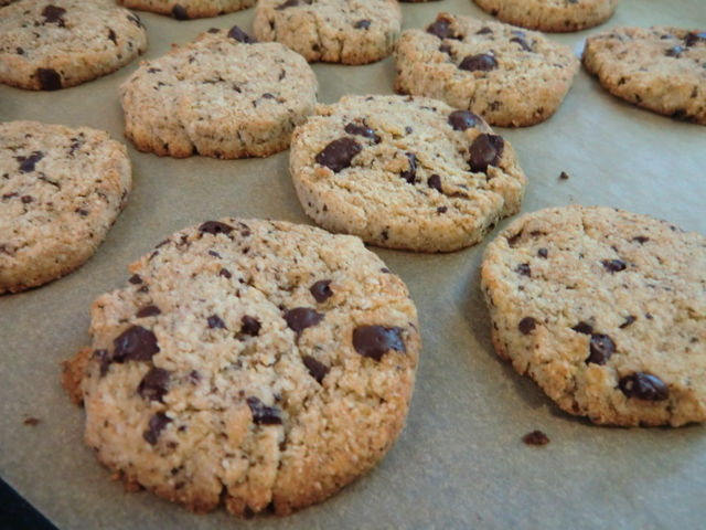 Cookies på LCHF-vis - med mandelmjöl, kokosmjöl, mandelolja och mörk choklad