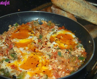 Eenpansgerecht met ei & tomaat