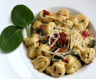 SKILLET SPINACH TORTELLINI with SUN DRIED TOMATOES