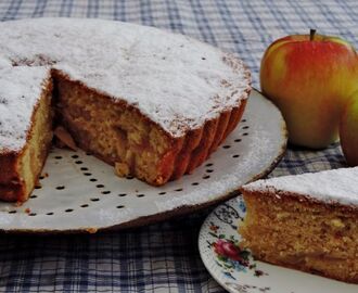 Luchtige cake met gebakken appels
