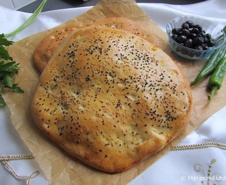 Pide ekmek (zelfgebakken Turks brood)
