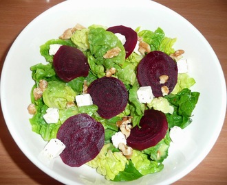 Salade met rode biet, feta en walnoten