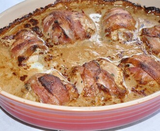 Kyckling insvept i bacon och fylld med smältande mozzarella