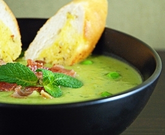 Zupa krem z zielonego groszku z miętą i boczkiem