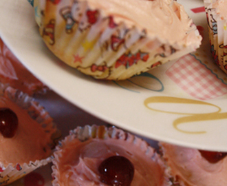 Cherry Bakewell Cupcakes – Cake Porn