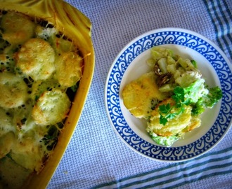 Gratinované zemiaky s brokolicou, šampiňónmi a jarnou cibuľkou