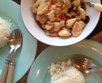 Gai pad med mamuang – stir fried chicken with cashew nuts