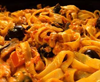 Vegetarisk pasta med ajvar och aubergine