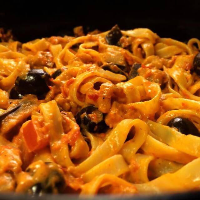 Vegetarisk pasta med ajvar och aubergine