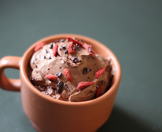 Mousse de iogurte e chocolate / Chocolate yogurt mousse