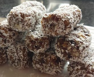 Gezonde snack: chocokoko’s van dadels en kokosrasp