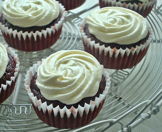 Naturally Colored Red Velvet Cupcakes (Eggless & Butterless) with Cream Cheese Frosting ~ Valentine's Day Special