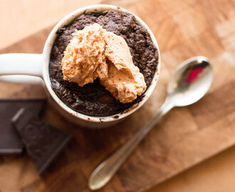 Recept: Chocolade pindakaas cake in een mok