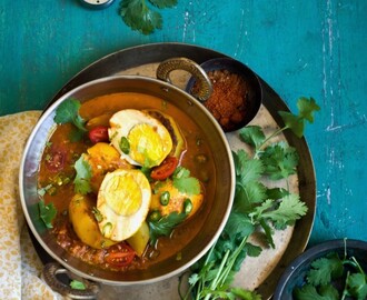 Dimer Jhol: Bengali Style Light Egg Curry