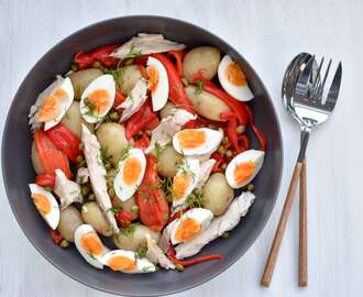 Salade met makreel, krieltjes en gegrilde paprika