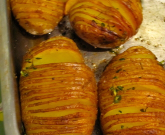 Foodblogswap: Hasselback potatoes, geserveerd met rosbief, marsalasaus en witlofsalade