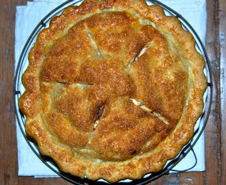 Bramley apple pie