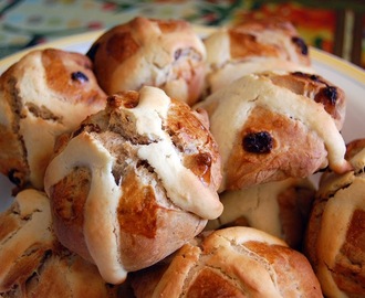 Hot cross buns o bollitos ingleses de la cruz