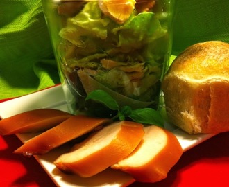 Kerst-Menu.... Voorgerecht: Salade met gerookte kip, pistache nootjes en champignons