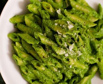 Vegetarisk pasta med grönkålspesto