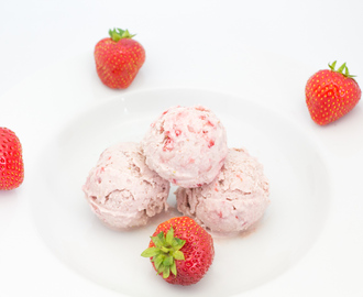 Raw Strawberry Ice Cream