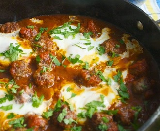Moroccan meatballs with eggs