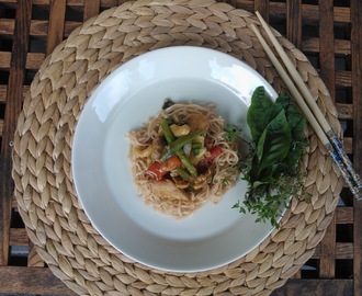 Chow mein (炒麵): paistetut nuudelit
