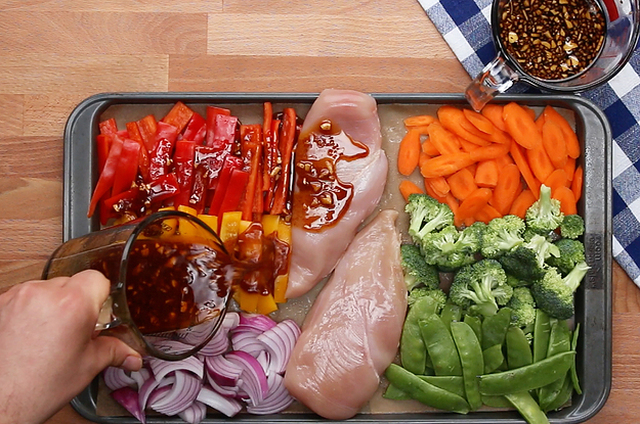 This One-Pan Chicken Meal Prep Is Perfect For Summer