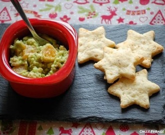 Kerst met Kids: Parmezaan ster met avocado-manderijn dip