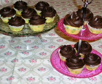 Cupcakes sin azúcar de naranja con crema de chocolate