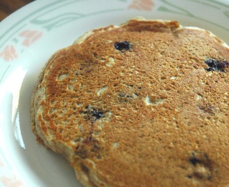 籃莓的季節(3) -- 全麥藍莓薄餅 (whole wheat blueberry pancakes)