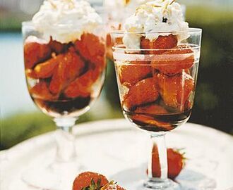 Marinerade jordgubbar med mandelmascarpone