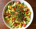 salade met quinoa, witte bonen en avocado