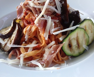Tagliatelle met gegrilde groenten en Italiaanse ham