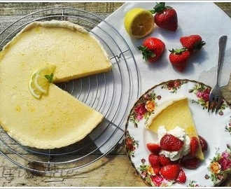 Lemon Buttermilk Pie with Honeyed Strawberries / Zitronenbuttermilch-Torte mit  honigsüßen Erdbeeren