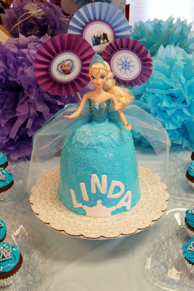 Queen Elsa Frozen birthday cake