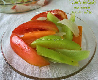 Salada de chuchu com tomate cenoura e cebola