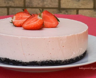 Strawberry Yogurt Mousse Cake / Jogurtinis braškių putėsių tortas