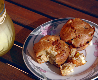Wytrawne muffinki pełnoziarniste z serem feta i papryką
