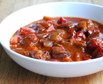 Beef with Tomatoes and Sweet Paprika - Slow Cooker Recipe