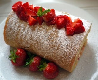 Strawberry, Pimms and Mascarpone Swiss Roll and Oxo Giveaway