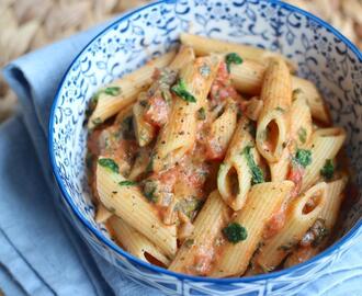 Snel pasta recept met tomaat en spinazie