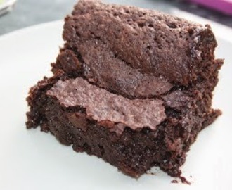 Jumalaisen pehmeä tahmea suklaa-brownie