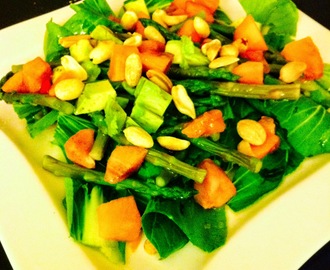Pittige Pak Choy salade met kaki fruit