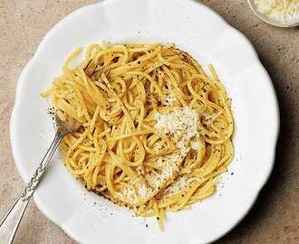 Cacio e pepe - pasta med parmesan och peppar